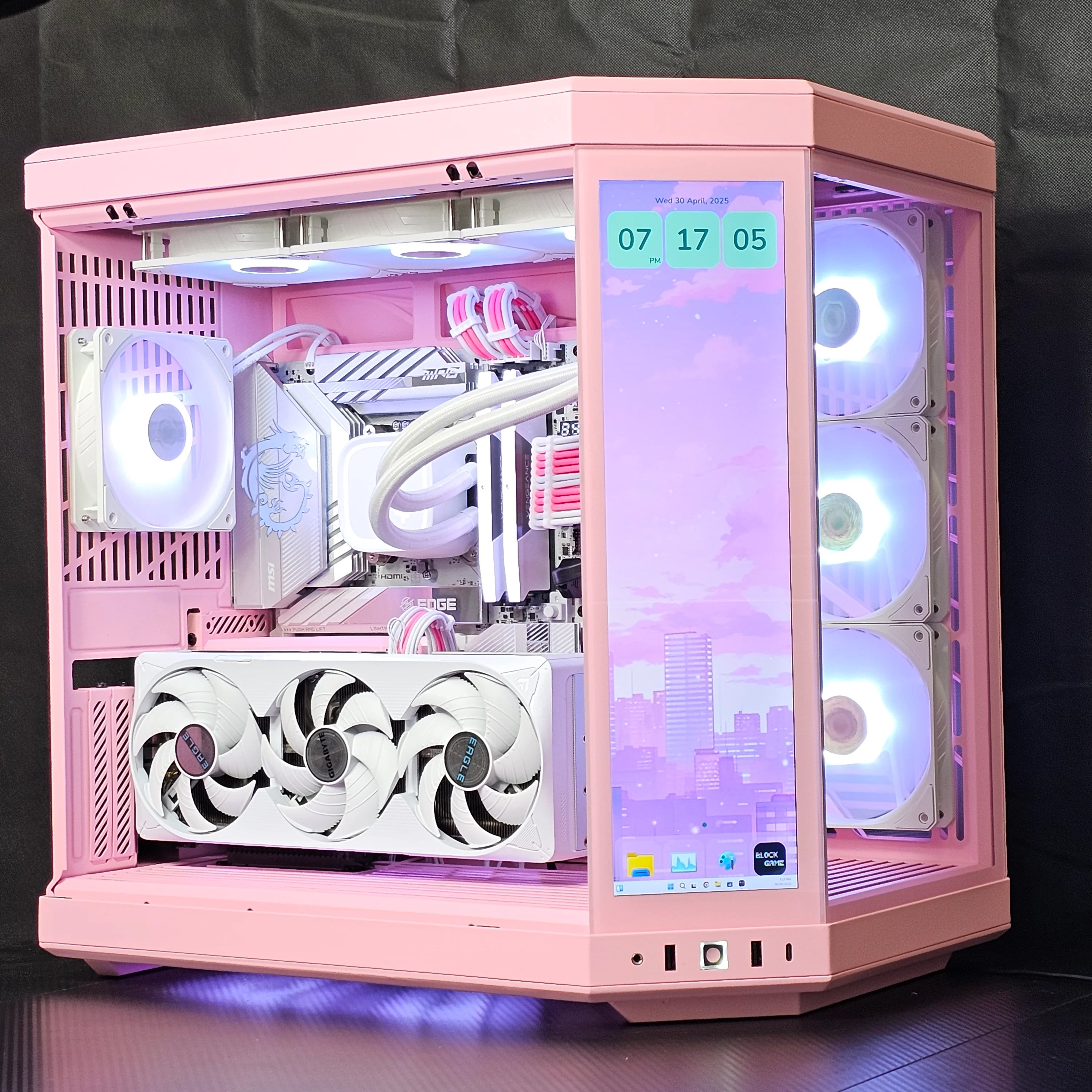 Indianas Strawberry Pink Hyte Y70 Touch (Ultra 7 265KF + RTX 5070Ti)